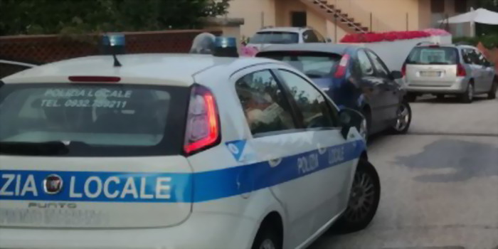 Immigrato arrestato a Comiso per aver aggredito i vigili urbani che lo avevano fermato alla guida di uno scooter senza targa