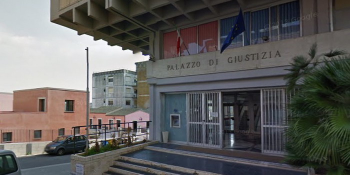 Rapina in banca a Comiso con un paio di forbici come arma e 250 euro di bottino: scatta la condanna per un 43enne