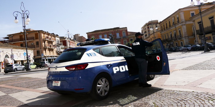 A Vittoria un 21enne gira in auto con un coltello di 15 cm, a Comiso 4 giovani (tra cui un minorenne) non si fermano all’alt: denunciati