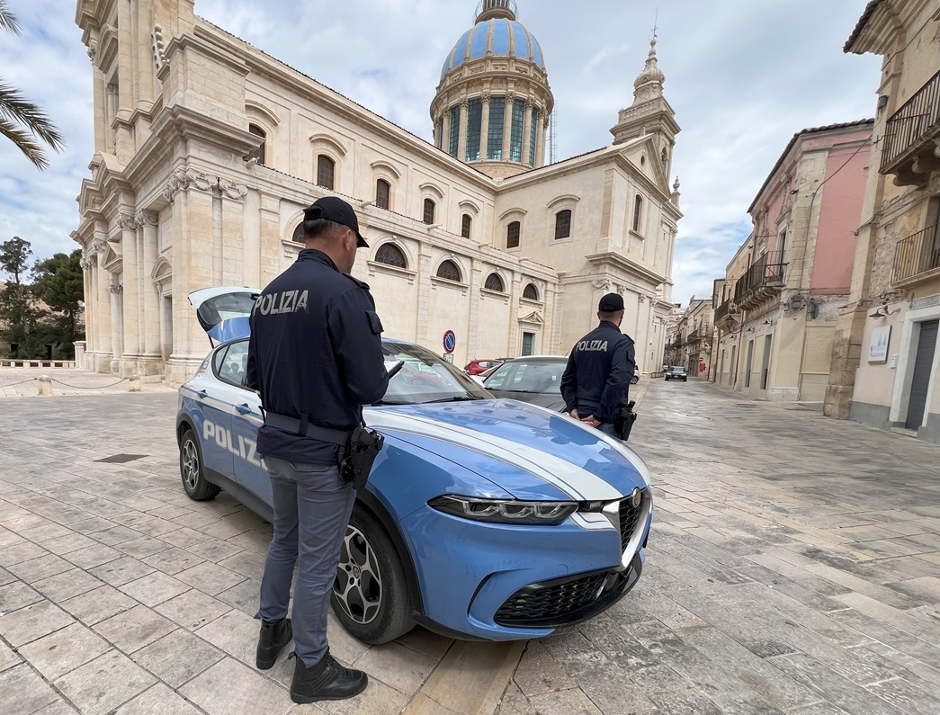 Comiso: arrestato un 29enne per evasione, violenza privata e porto abusivo d’armi