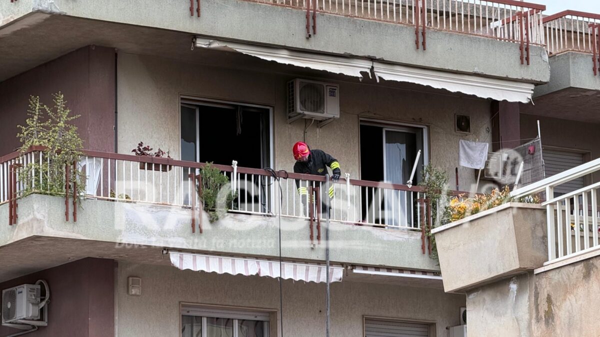 Incendio a Comiso in Corso Ho Chi Min: due persone ferite