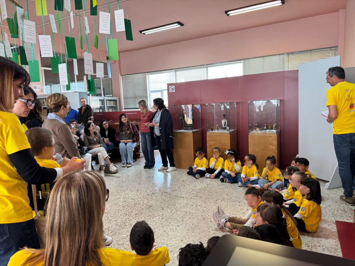 A Comiso “Un filo rosso”: il libro dei bambini che racconta la felicità