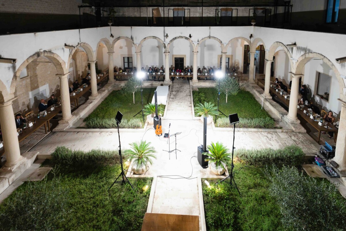 100 a Tavola chiude a Comiso: successo nel chiostro