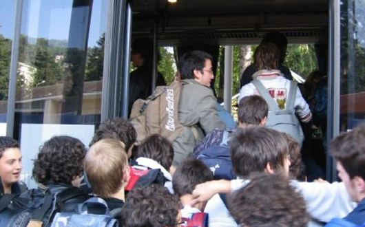 Studenti pendolari, ancora disagi: a rischio il diritto allo studio