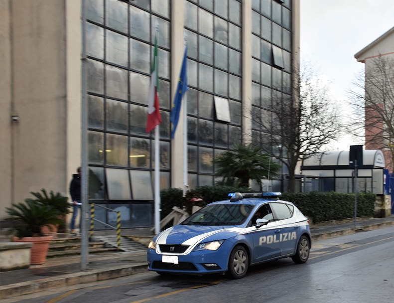 Rapina e violenza brutale: due arresti a Ragusa per tentato omicidio