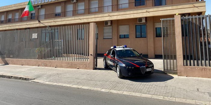 Tentata estorsione all’anziana madre e aggressione ai carabinieri per aprirsi la fuga: arrestato a Vittoria un 45enne di Comiso
