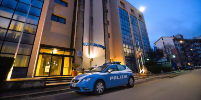 E’ stato arrestato all’alba mentre dormiva in una casa in centro a Comiso il boss 49enne “Faccia d’angelo”, latitante da un anno e mezzo