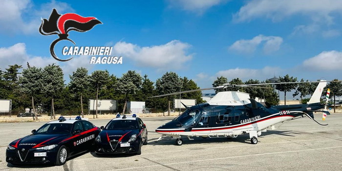 Ricerche senza sosta di polizia e carabinieri, anche con l’uso di elicotteri, per ritrovare il 17enne rapito a Vittoria mentre era in comitiva