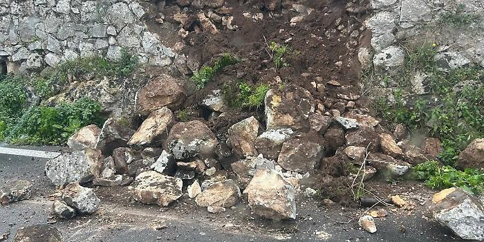 E’ franato un muro di contenimento a causa del maltempo sulla statale 115 Comiso Ragusa. Mare grosso crea potenziali problemi alla Torre Cabrera a Pozzallo