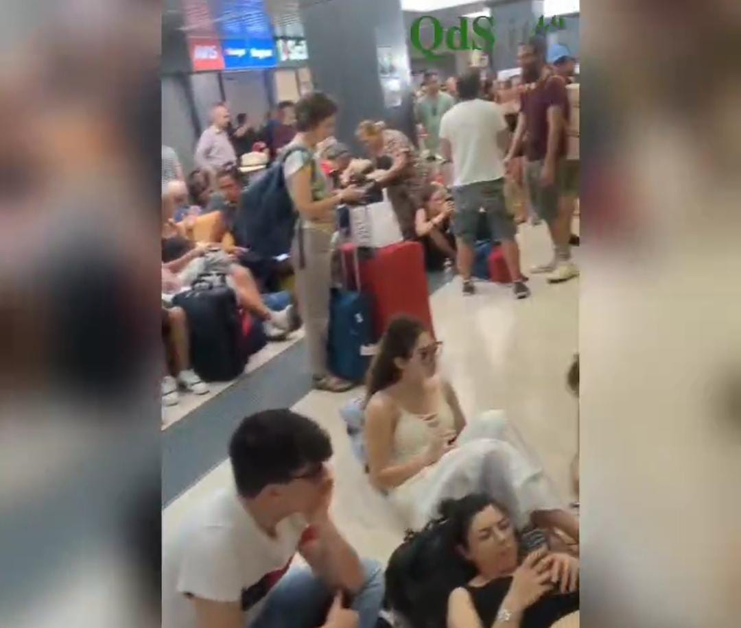 Comiso, caos all'interno dell'aeroporto - VIDEO
