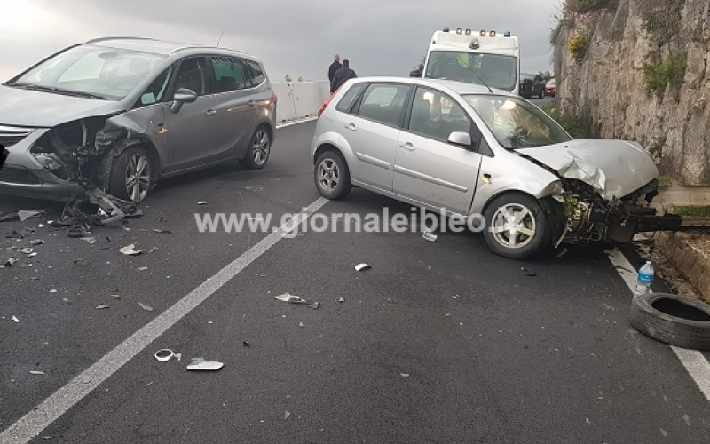 Incidente sulla Comiso-Ragusa, 4 veicoli coinvolti, strada bloccata