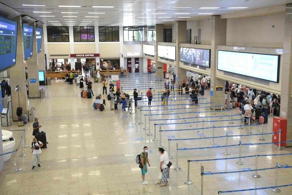 Maltempo, voli cancellati e dirottati: passeggeri diretti a Catania finiscono a Malta