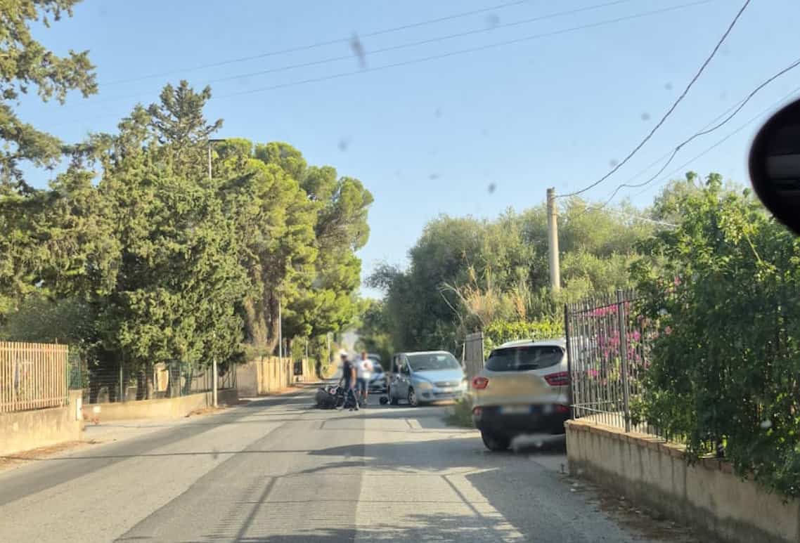 Incidente Comiso, scontro tra auto e moto: centauro in ospedale - Quotidiano di Ragusa
