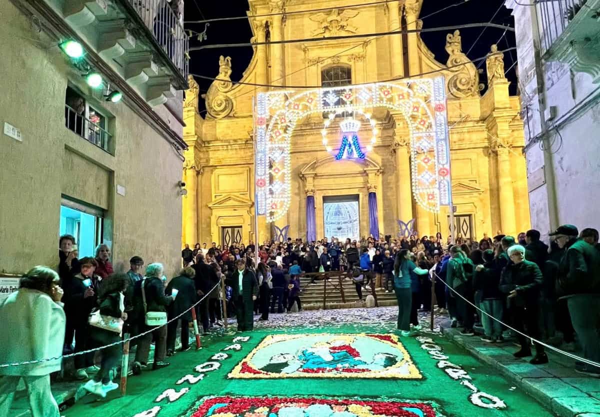 Ragusa, terza infiorata Rosa Mistica per la Madonna del Rosario - Quotidiano di Ragusa