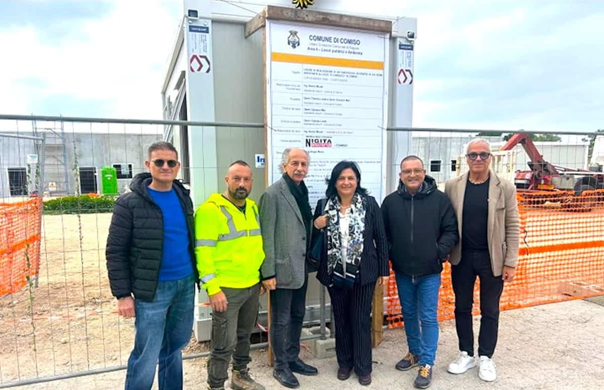 Comiso, consegnati i lavori per la realizzazione del parcheggio antistante l'istituto Carducci - Quotidiano di Ragusa