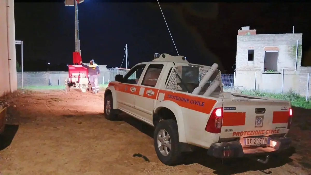 Frana a Niscemi, Comiso sul posto con torre faro e volontari - Quotidiano di Ragusa