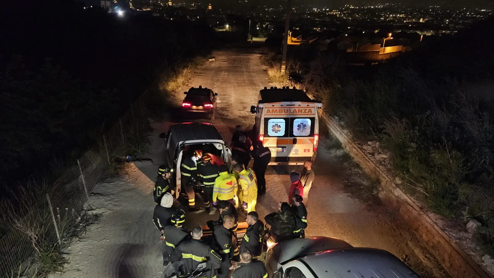 Soccorso a Comiso | vigili del fuoco salvano ferito in scarpata
