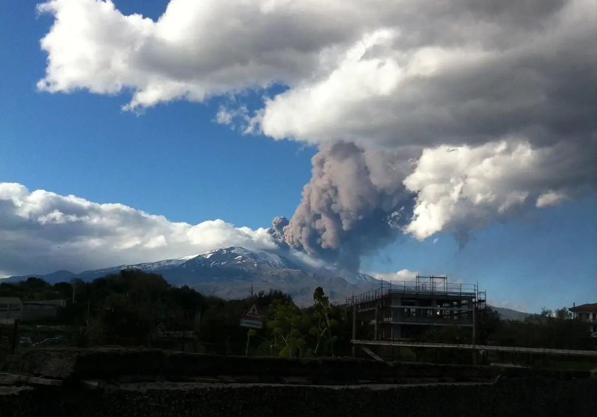 Voli cancellati Etna: aeroporti e aggiornamenti in tempo reale