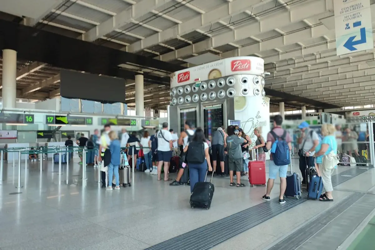 Aeroporto Catania chiuso per l'Etna fino alle 23.59