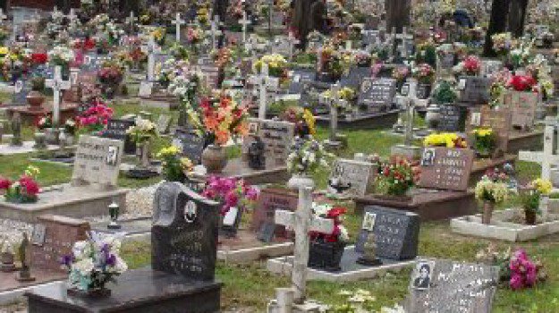 Comiso, il cimitero chiude per due giorni