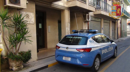 Comiso, va in Commissariato e si filma mentre insulta la Polizia