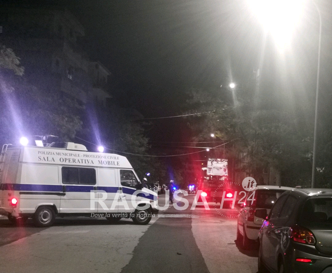 Cavo elettrico pendente per il forte vento. Chiusa via Psaumida - Attualità, Homepage, Ragusa - Ragusah24.it notizie e news dalla provincia di Ragusa - Notizie dai comuni di Ragusa, Modica, Scicli, Vittoria, Comiso, Pozzallo
