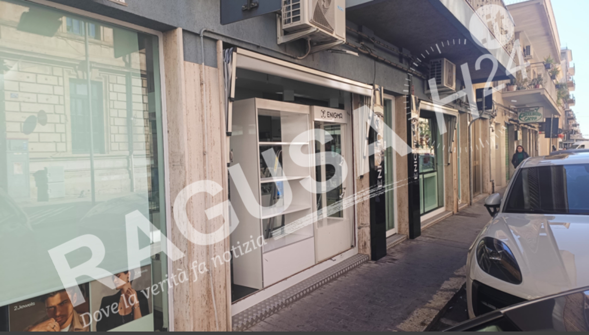 Furti con spaccata, arrestati tre vittoriesi