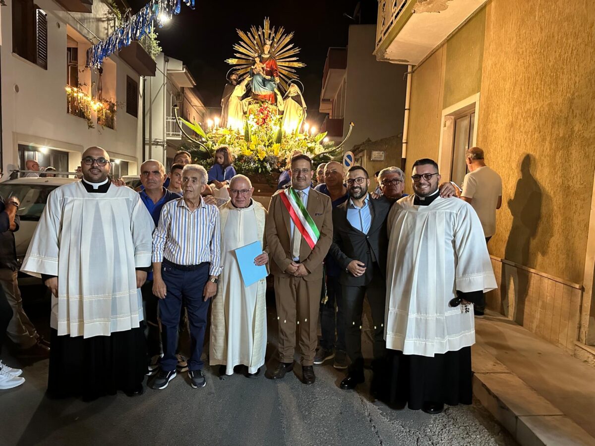 Pedalino festeggia la Madonna del Rosario con atto di affidamento