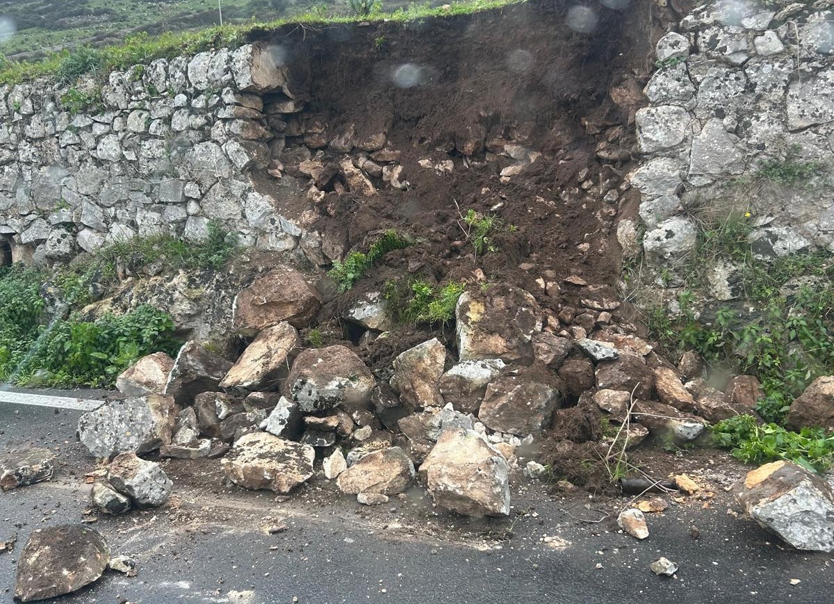 Maltempo, frana muro sulla Ragusa-Comiso