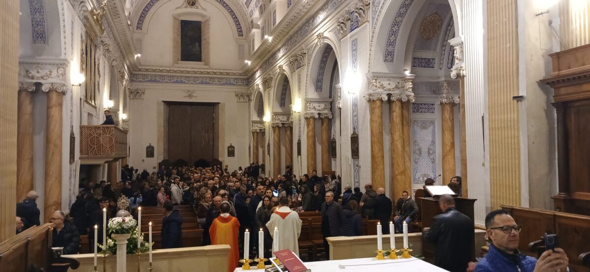 S. Biagio, a Comiso celebrazione e rito della benedizione della gola