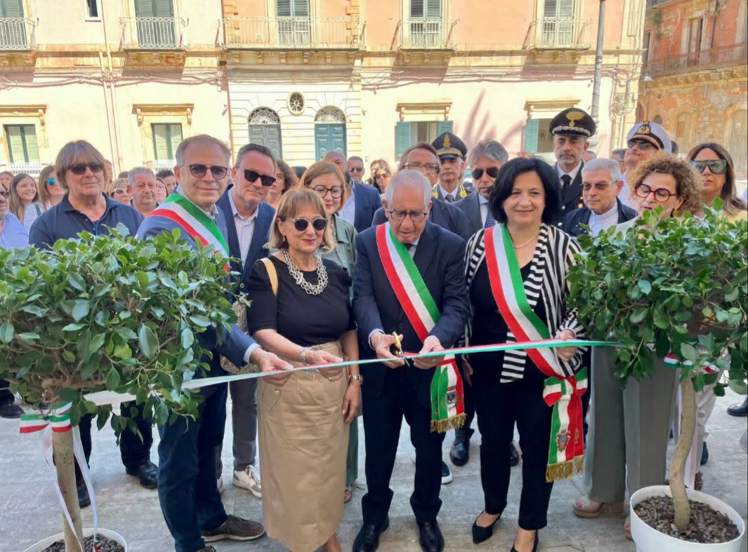 Vittoria inaugura DesTEENazione, il centro per adolescenti