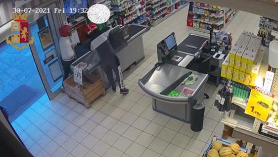 Maxi processo per rapine a Ragusa e Vittoria: condannato solo il “pentito”, assolti tutti gli altri