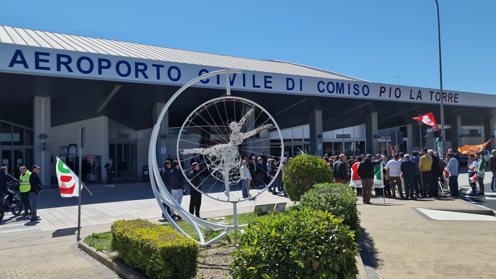 Aeroporto di Comiso: ripristinati i voli dopo lo stop per l’Etna