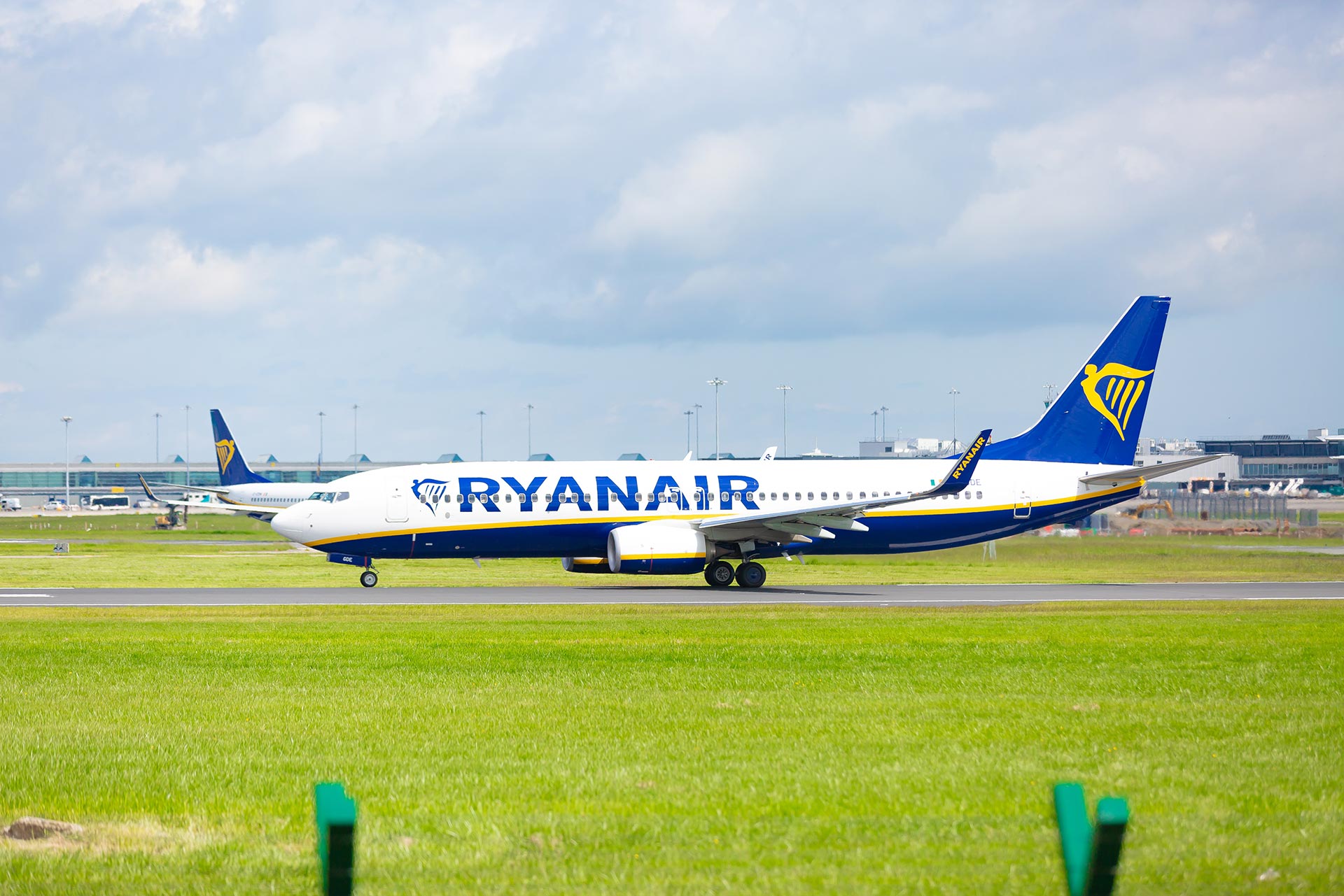 Ryanair attacca la Regione Sicilia: "Senza l’abolizione della tassa di soggiorno, nessun investimento su Comiso". Replica della Regione