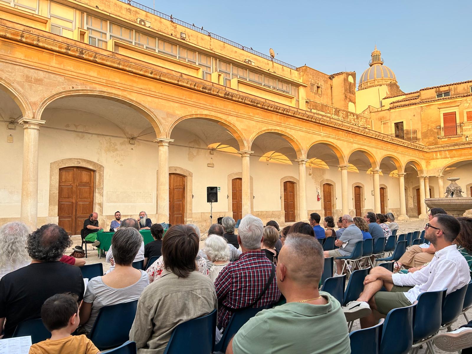 E' iniziato “Stazione poesia”, evento a latere del festival “L’ingegnere di Babele”. Fino a domenica 14 luglio presso la Fondazione Bufalino tanti appuntamenti “Sui passi di San Francesco”.