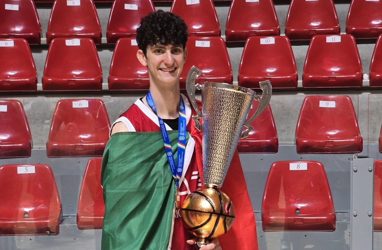 Mattia Ceccato campione nazionale di basket Under 19. Il play comisano protagonista nell’Olimpia Milano