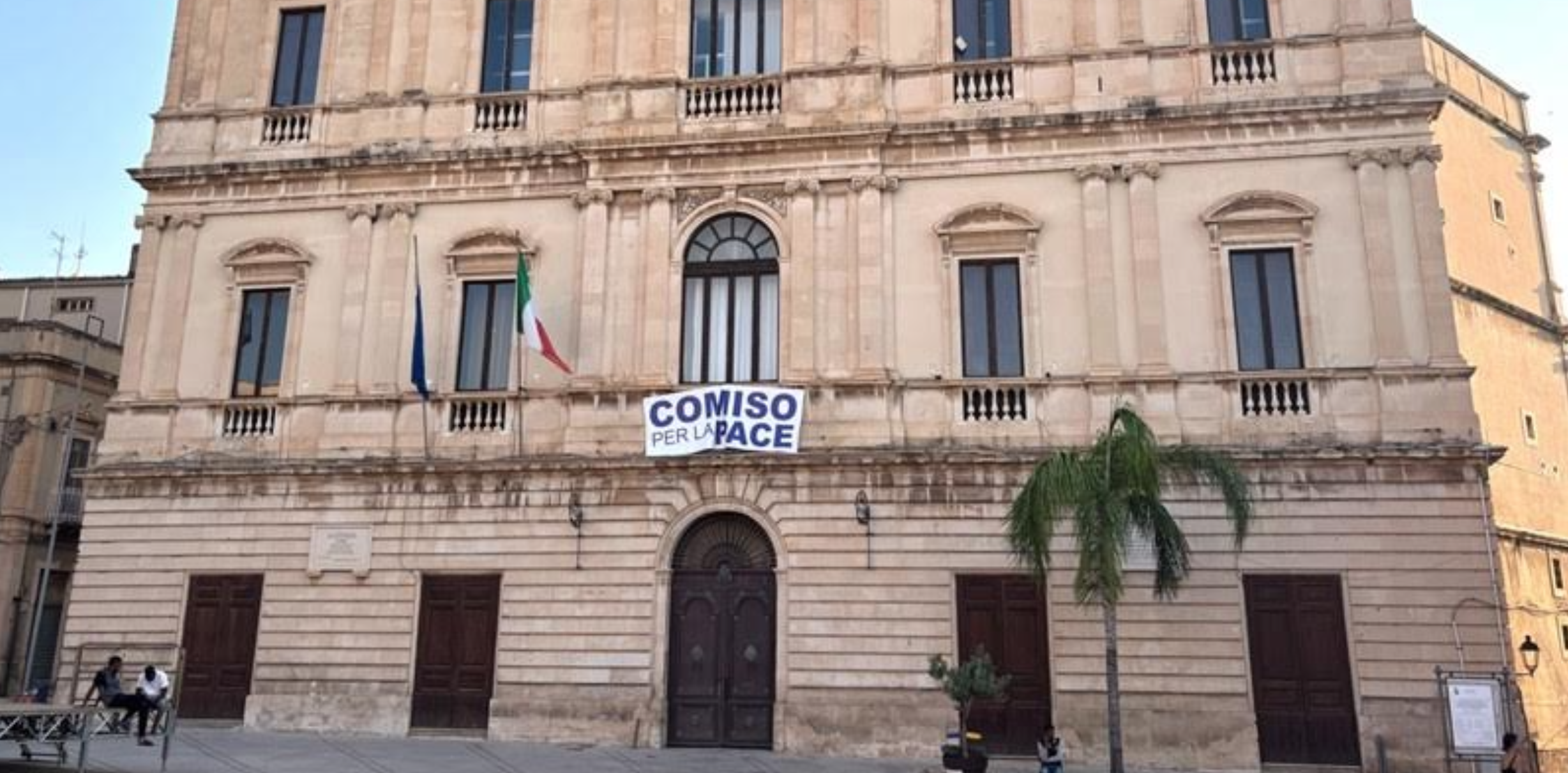 Comiso espone un messaggio di pace che parla al cuore di tutti