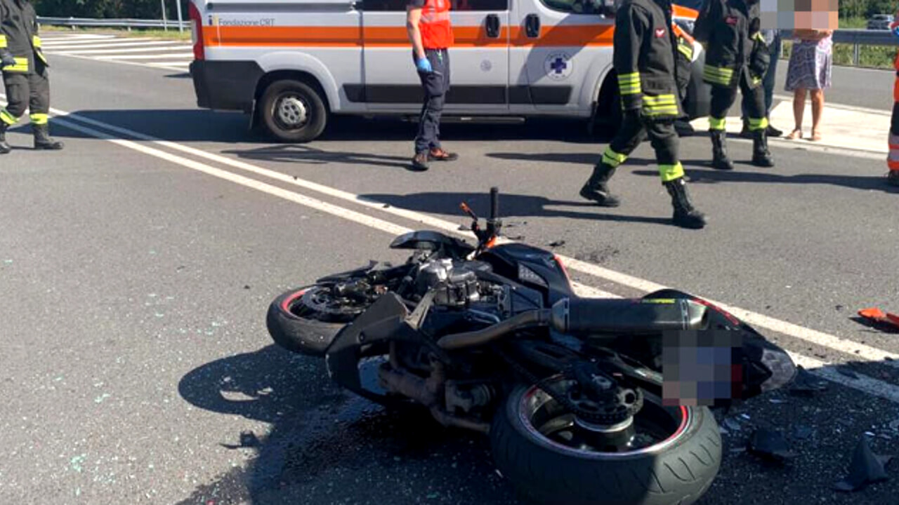 Sangue sull’asfalto a Comiso: centauro somalo muore sulla strada per Pedalino