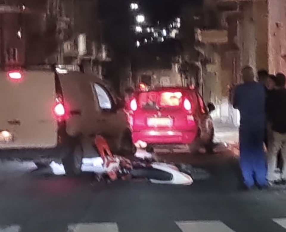 Incidente a Comiso in via Garibaldi: coinvolti una moto e un'auto