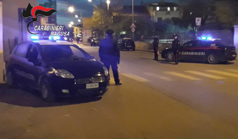 Sorpreso all’alba mentre tenta di rubare un furgone: arrestato a Comiso