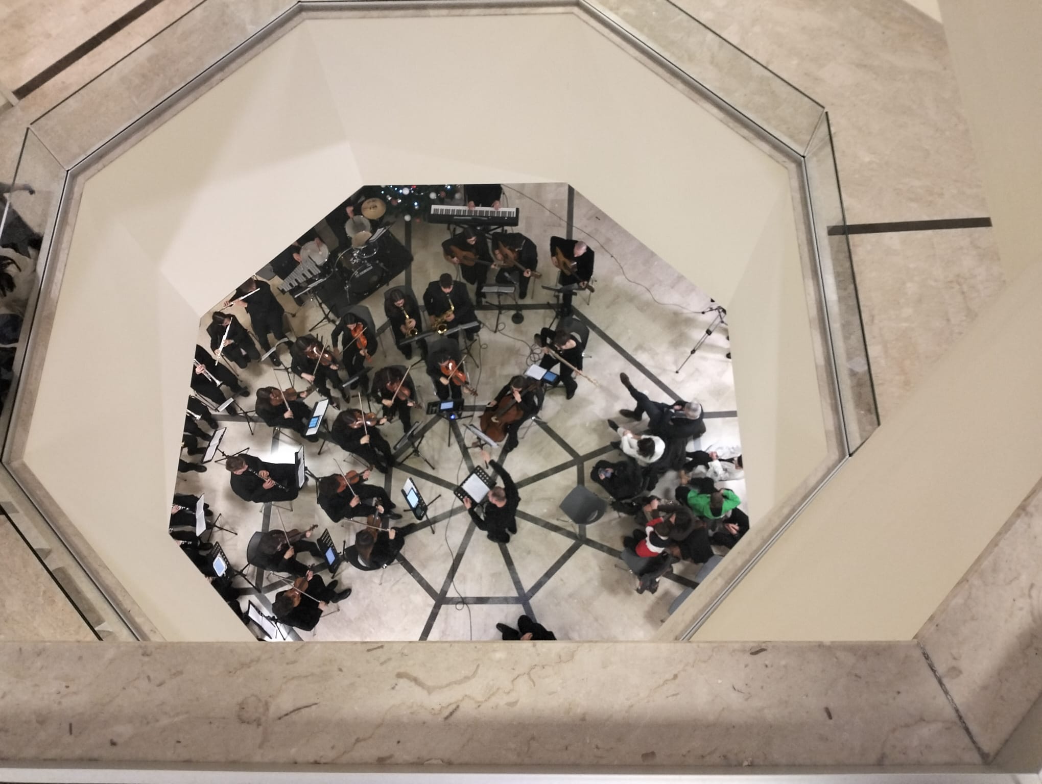 La musica che cura: concerto dell’Orchestra del Liceo Carducci all’ospedale Giovanni Paolo II di Ragusa