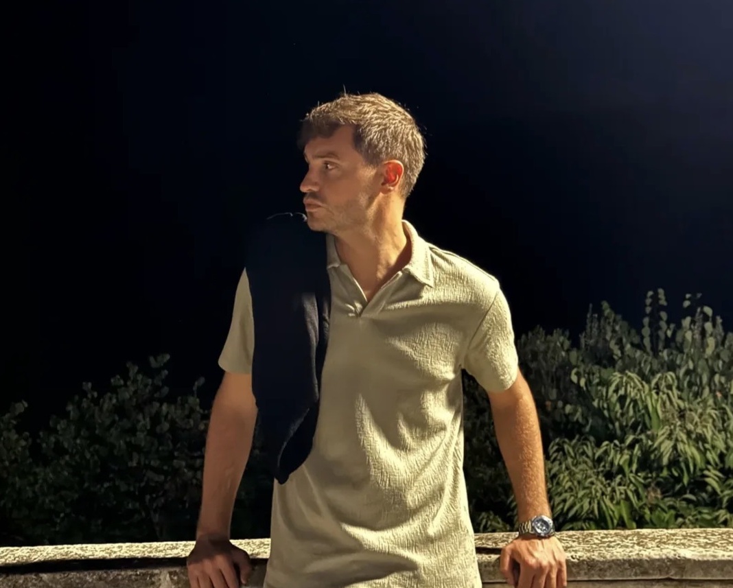 Elia Gaudioso: il modicano irriverente di 26 anni che fa satira sull’Italia. Uscito il suo ebook