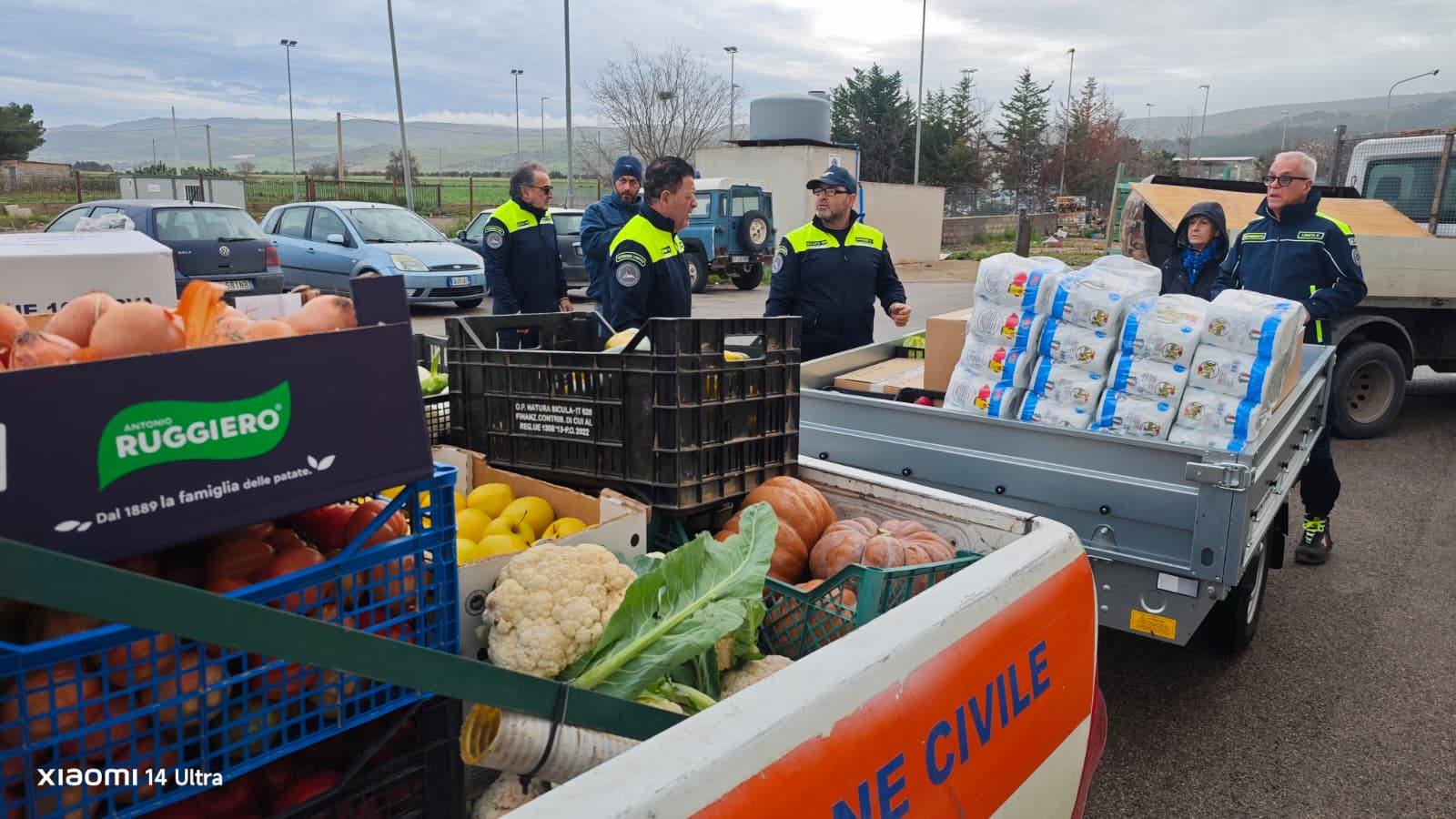 La Protezione civile di Comiso a Niscemi: montata la Torre Faro, consegnati merce e generi alimentari