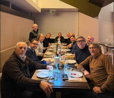 Una pizza e un ritrovo tra amici. A Vittoria, è tempo di pensare alle prossime elezioni amministrative