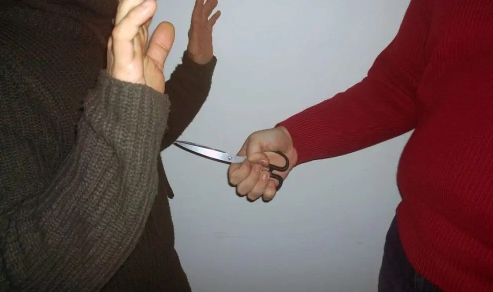 "I soldi o vi taglio la gola" rapina in banca a Comiso: il 10 aprile inizia il processo