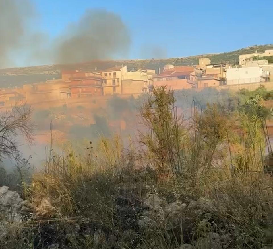 Vasto incendio lambisce Comiso