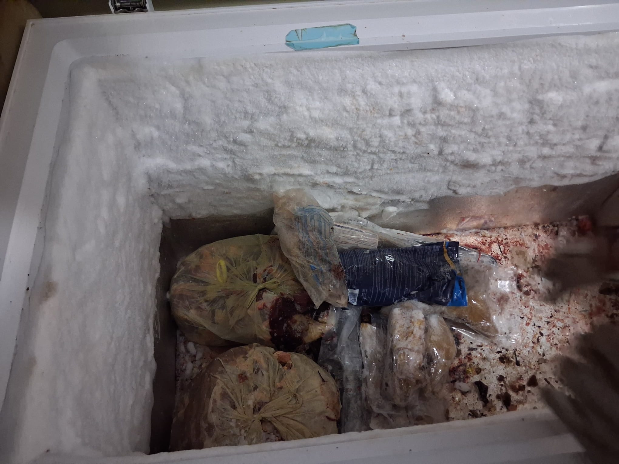 A Comiso operazione nel centro storico: vendita abusiva di alimenti in un’abitazione. Tutto sequestrato. FOTO