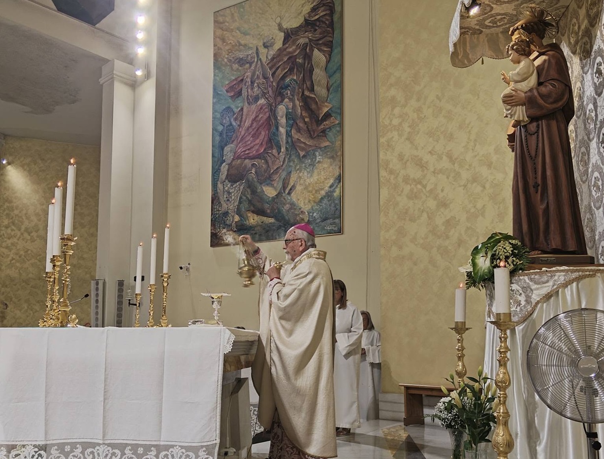 Due feste in una: le processioni di Sant'Antonio e Sacro Cuore a Comiso. Due momenti di incontro in Viale della Resistenza