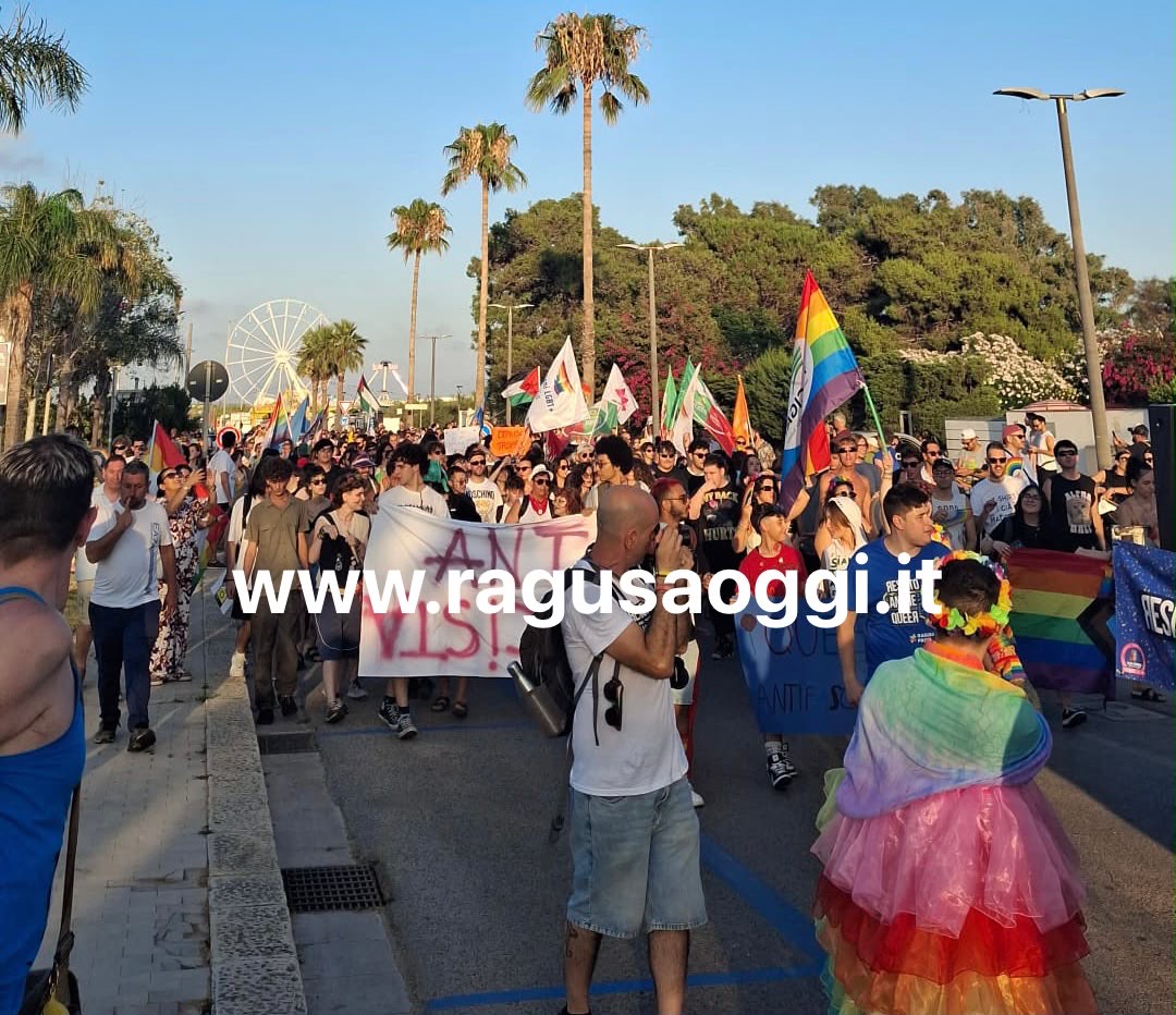 Ragusa Pride 2026, a Marina di Ragusa il corteo della resistenza queer: “Liberiamo tutti i corpi”
